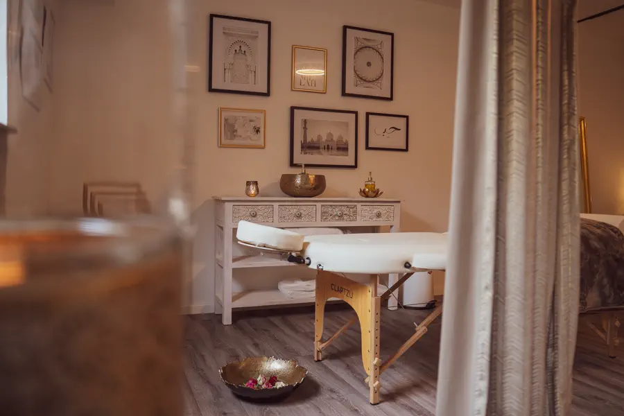 Ruhiger Ayurveda Massageraum in Mannheim-Lindenhof